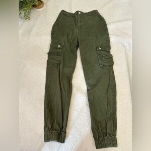 Tiger Mist green cargo joggers small